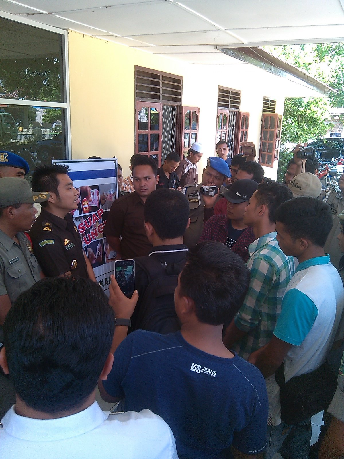 AMP3R Palas Unjuk Rasa. Kasi Intel Kejasaan : Kami Tidak Pandang Bulu Akan Usut Semua Kasus