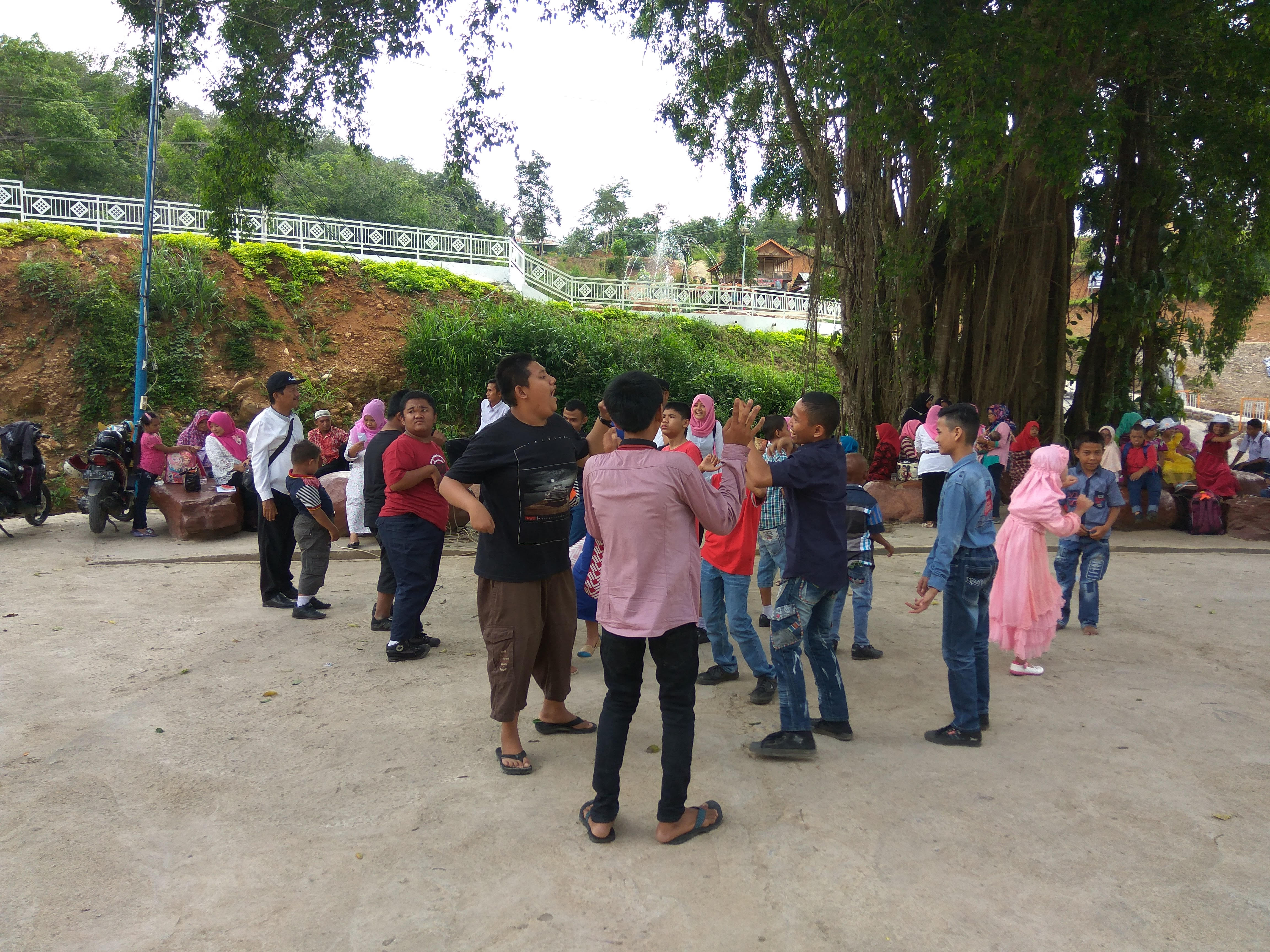 Siswa SLB Madina ke Taman Raja Batu