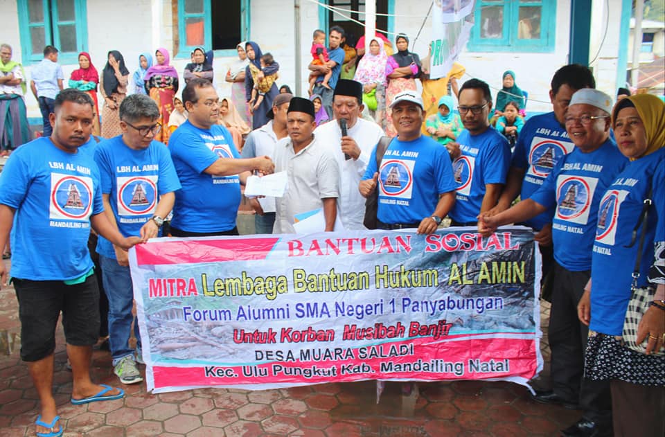 Gedung Madrasah Diperbaiki,  LBH Al-Amin Salurkan Bantuan ke Warga Korban Banjir