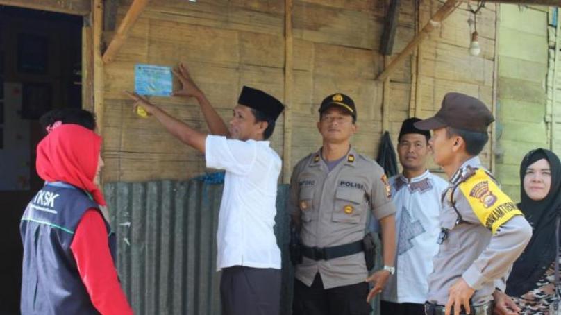 Terkait Penerima PKH Warga Mendesak Dinas Sosial Madina Tempel Stiker “Keluarga Miskin “