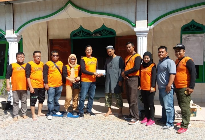 Bersihkan Mesjid Taqwim di Nusa Indah,  FIF.Group Cab. P.Sidimpuan Peduli Rumah Ibadah