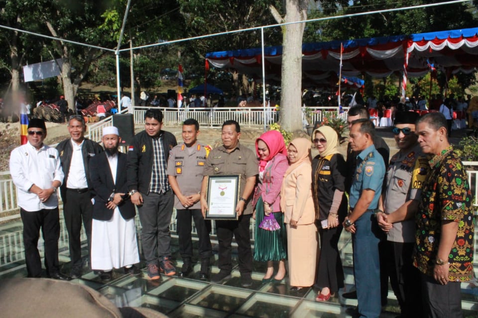 Bertempat di Taman Raja Batu,  Bupati Madina Menerima Piagam Rekor Muri Gordang Sambilan