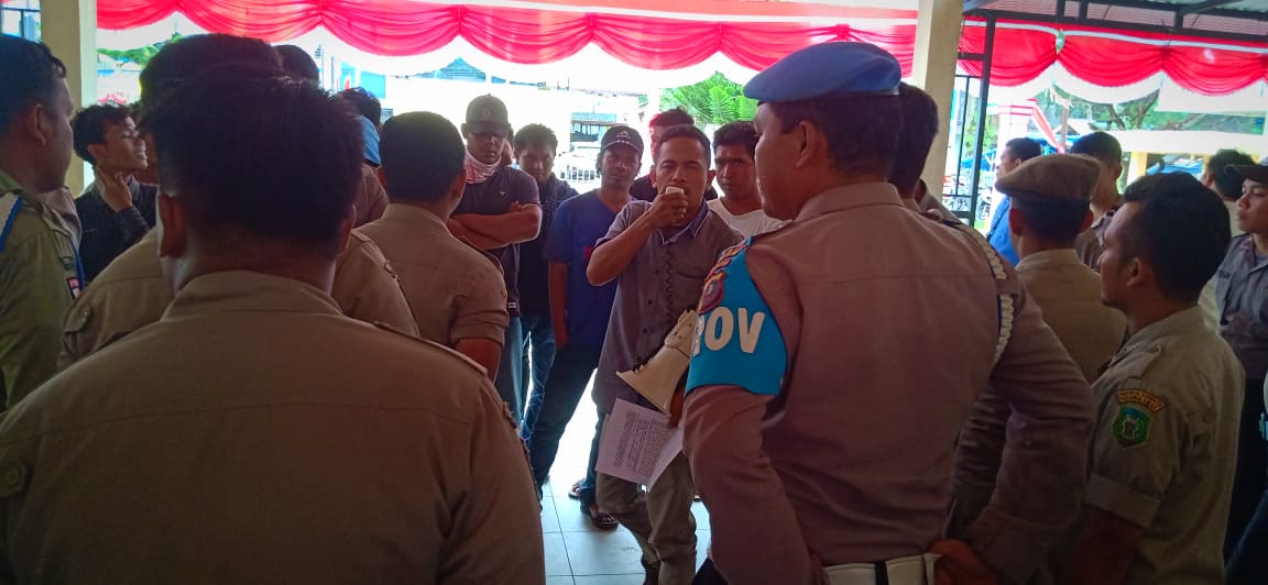 Hai Pak.Kadis Mundur Dong, GEMPA Gruduk Kantor Dinas Kesehatan Palas