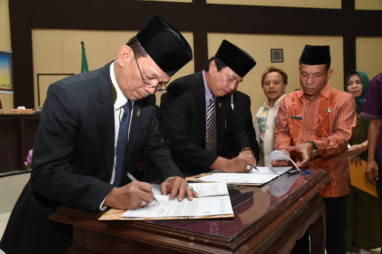 Digedung DPRD Tapsel, Bupati Sampaikan Nota Kesepakatan KUA-PPAS APBD 2020