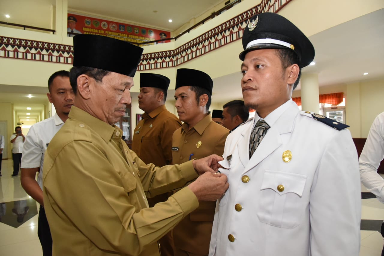 Bupati Tapsel Lantik 6 Pejabat Pimpinan Tinggi Pratama, Administrator dan Pengawas