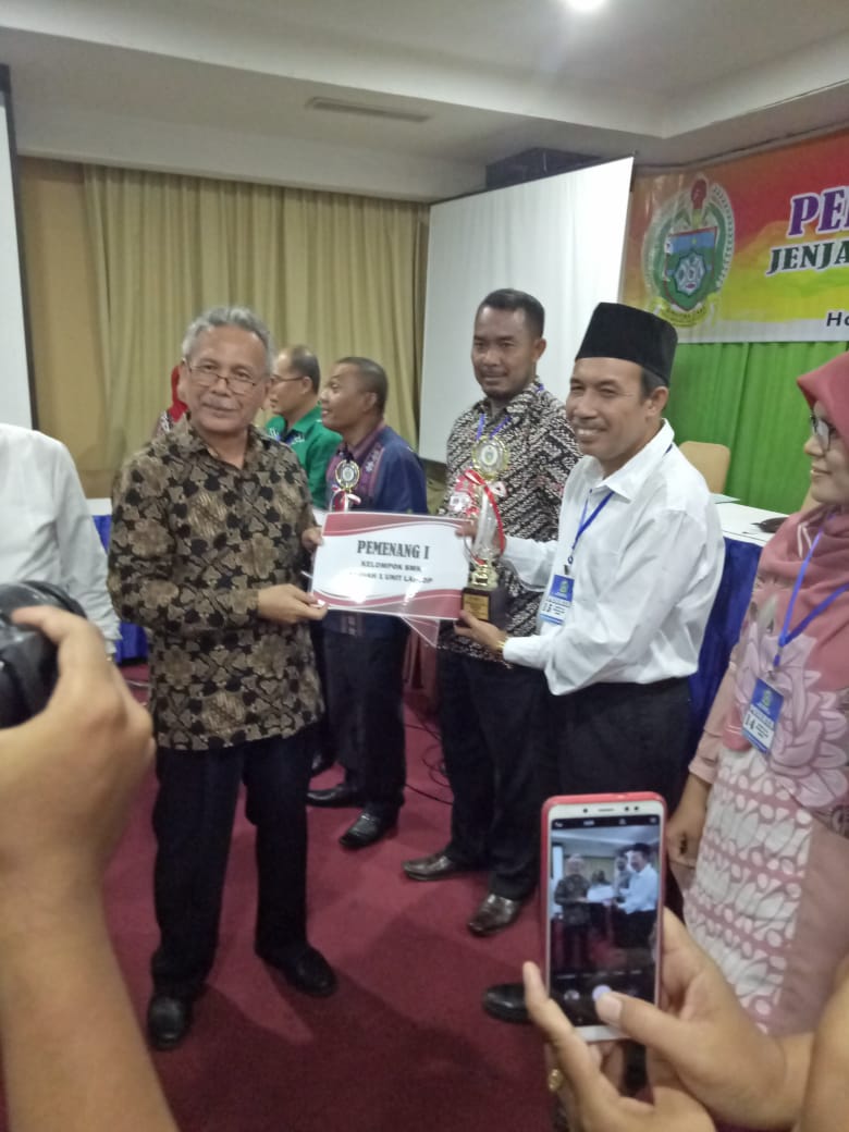 SMKN 1 Marancar Tapsel Makin Maju,  Kepala Sekolah Afwan Tarihoran,M.Pd Menerima Penghargaan