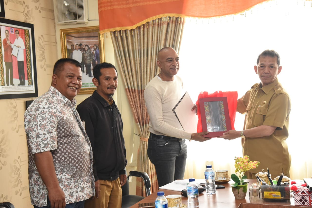 Bupati Tapsel Terima Kunjungan Investor Asing Asal Oman