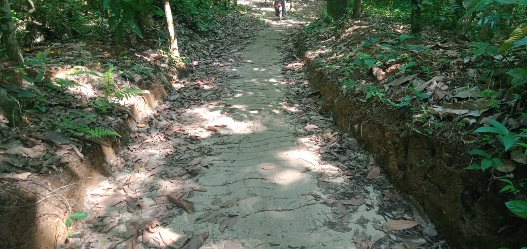 DD Tambangan Jae Diprotes, Rabat Beton ke Saba Salak Kualitasnya Diragukan