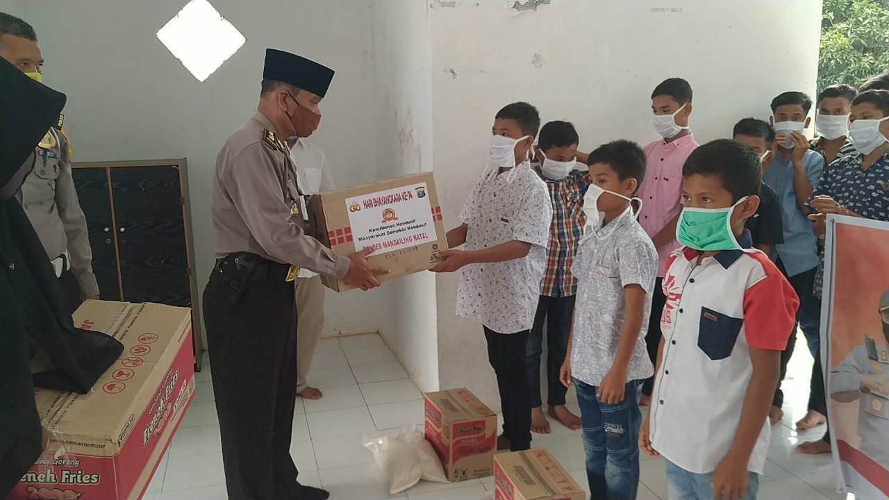 Sambut HUT Bhayangkara Ke -74, Polres Madina Bhakti Sosial Ke Panti Asuhan Siti Aisyah