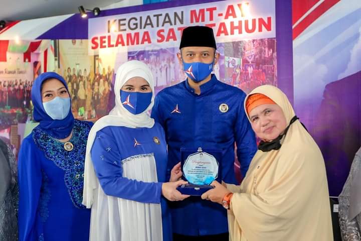 Ketum AHY dan Mamah Dedeh Kenang “Flamboyan” di HUT Majelis Ta’lim Ani Yudhoyono