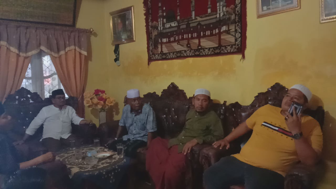 Ir.Zubeir Lubis Menjenguk ” Tuan Nalomlom” Sakit Karena Kecelakaan