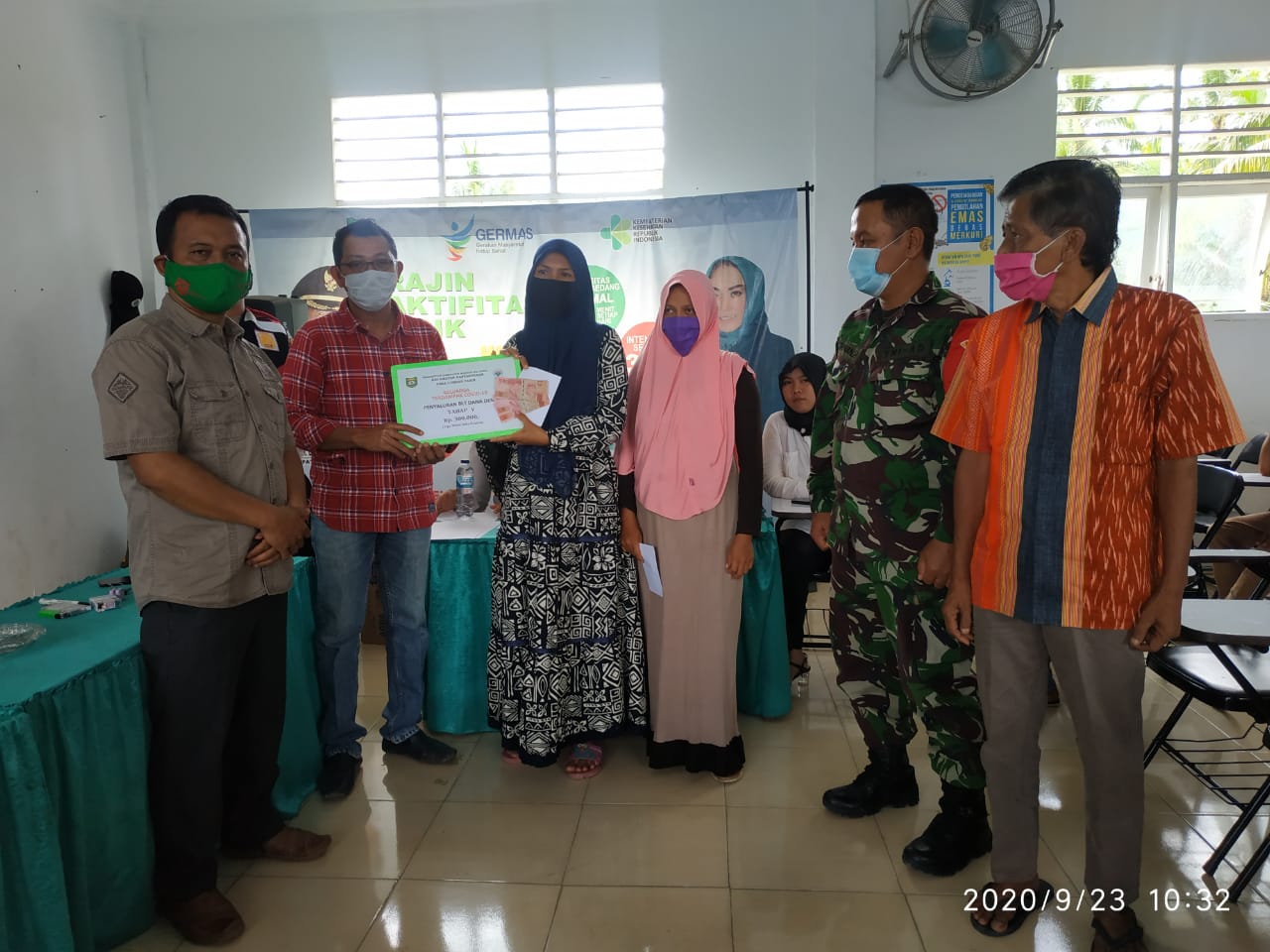 Kades Lumban Pasir Bagikan BLT -DD Tahap V Dengan Sukses