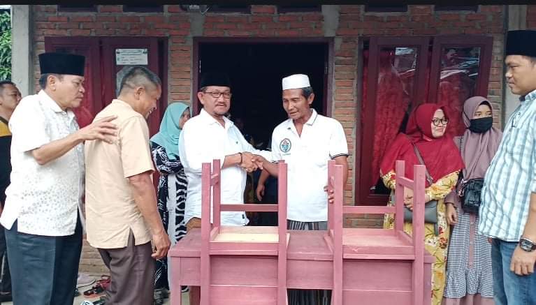 Ir.Zubeir Lubis Bantu Mobiler MTss Islamik Barbaran Kec.Panyabungan Barat