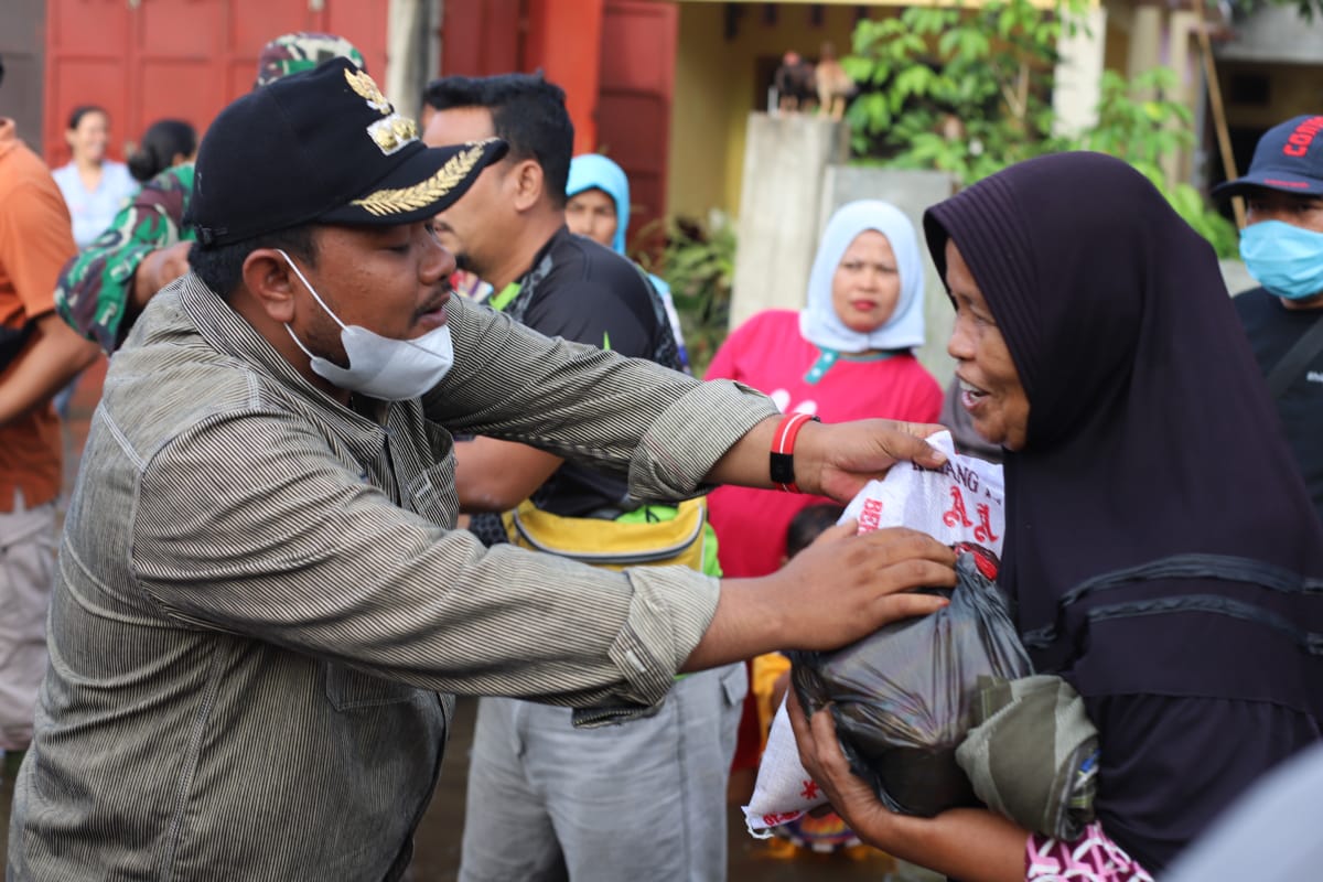 Kepada Korban Banjir,Walikota Tanjung Balai Salurkan Batuan Sembako
