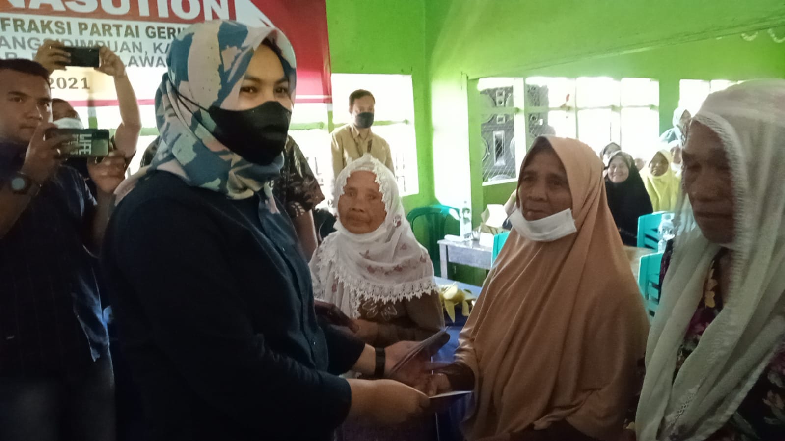 Gaji Wakil Bupati Madina Buat Jompo di Desa Hutatinggi