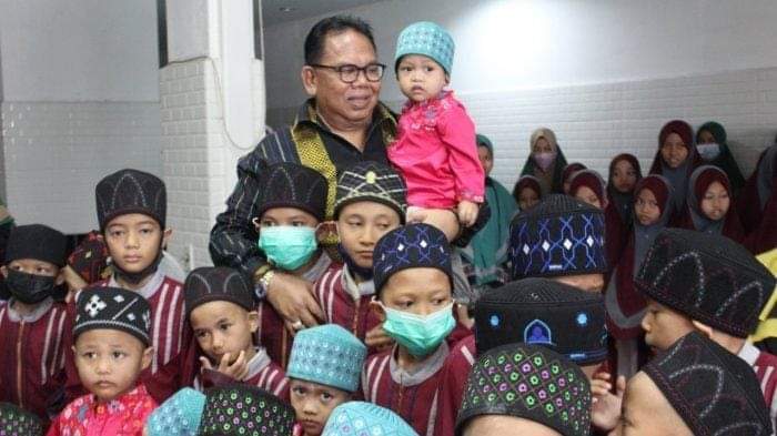 Ketua DPRD Sumatera Utara Rayakan Ulang Tahun Dengan Para Anak-Anak Yatim