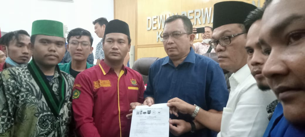 Mengikuti Aksi Dema STAIN dan Cipayung Plus Mandailing Natal (4),  Tuntutan Mahasiswa di Rekomendasi DPRD