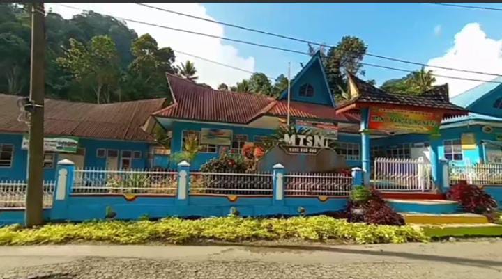 Henrisal Lubis,SPd.I Kasek MTSN 1 Mandailing Natal