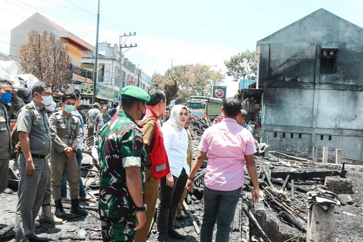 Wabup Madina Bantu Korban Kebakaran Kotanopan