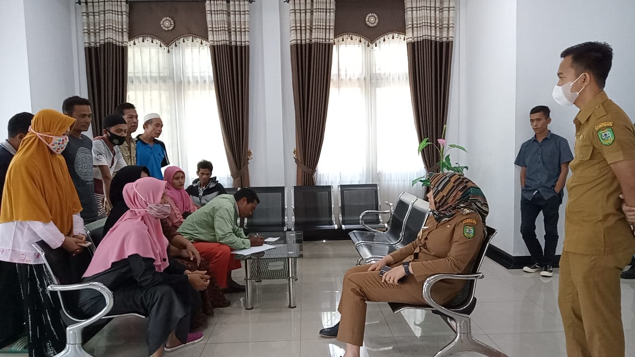 4 Bulan Belum Gajian, Petugas Kebersihan Temui Wakil Bupati Madina