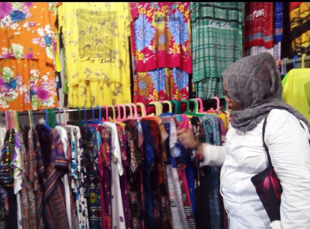 Jelang Lebaran, Belanja Sesuai Kebutuhan