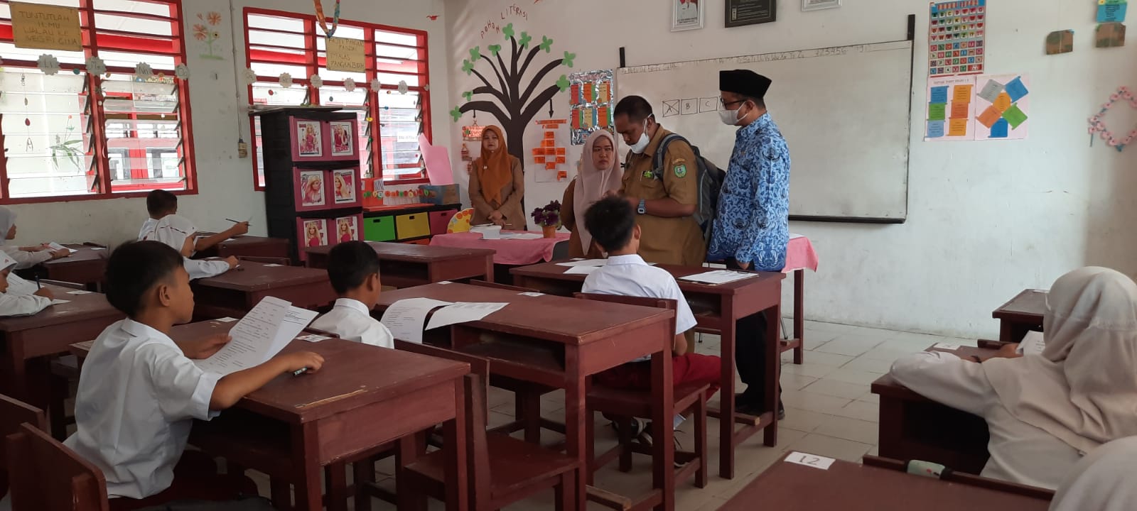 Dinas Pendidikan Pantau UAS SD/SMP Se – Kab.Madina