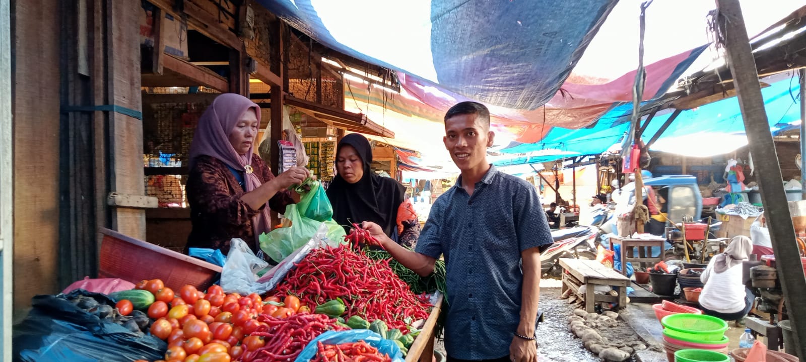 Harga Cabe Merah ” Makin Pedas ” dan Sembako Bergerak Naik di Mandailing Natal