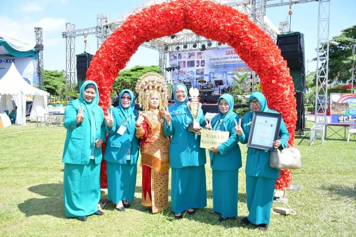 Di Jambore PKK Sumbar, Padang Boyong Tiga Piala