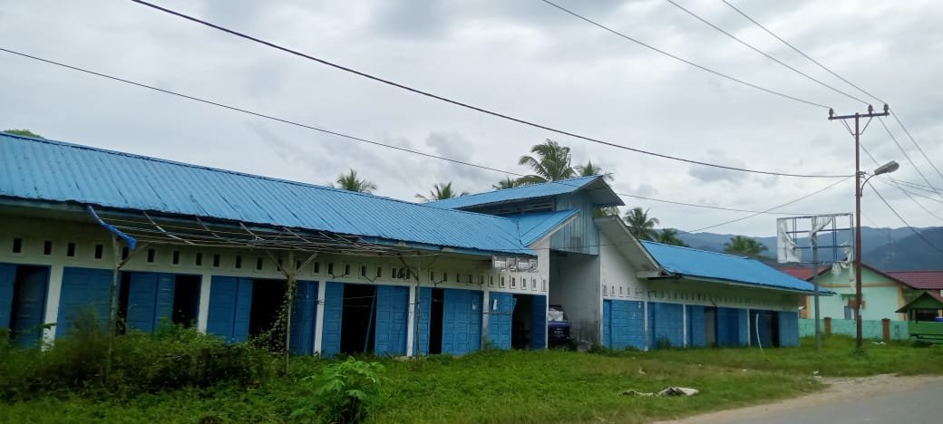 Dibangun Dengan APBD Madina, Kios di Pasar Hutabargot ” Mubazir “