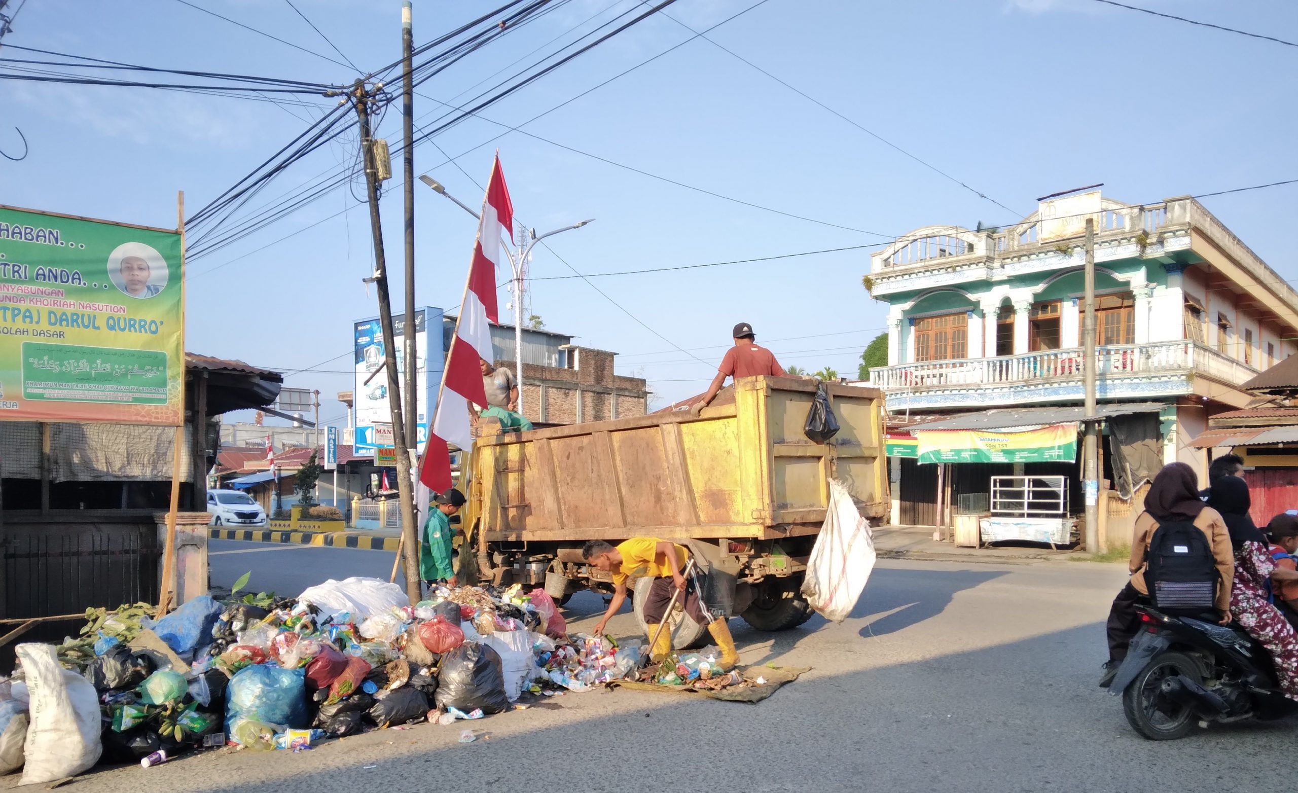 Oiiiii , Jangan Buang Sampah Sembarangan di Kota Panyabungan