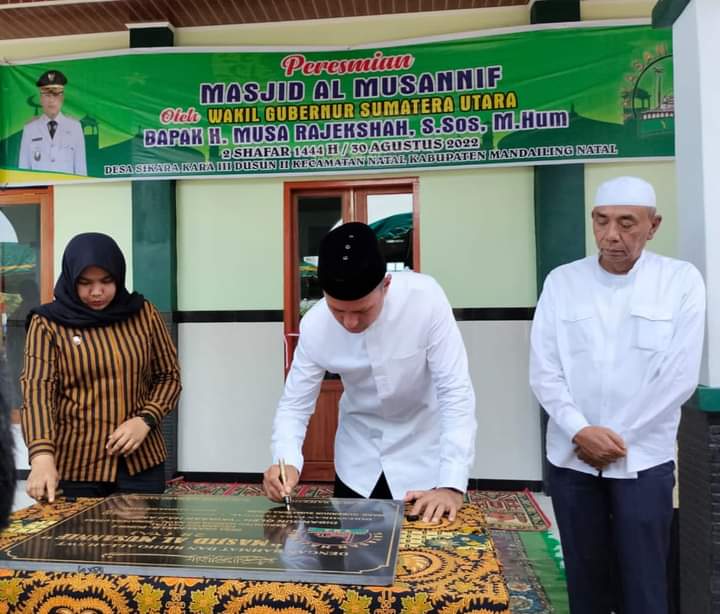 Wagubsu Resmikan Masjid Al – Musannif di Desa Sikara-Kara III Kec.Natal