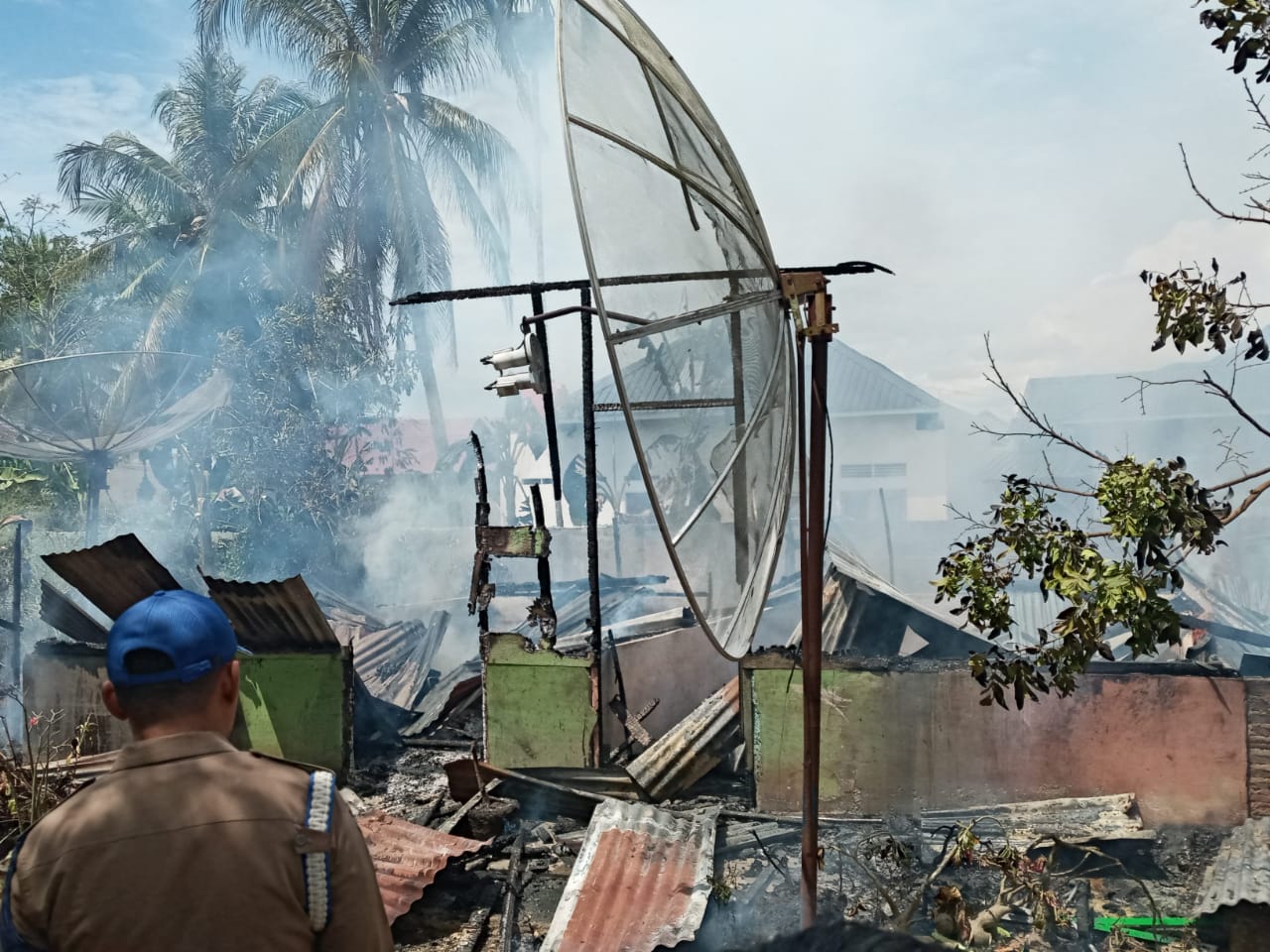Breaking News, Rumah Kontrakan Terbakar di Kel.Dalan Lidang