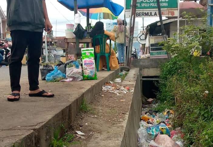 Menjelang HUT RI Ke – 77, Gaungkan ” Gerakan Tidak Ada Sampah di Pinggir Jalan ” di Kota Panyabungan