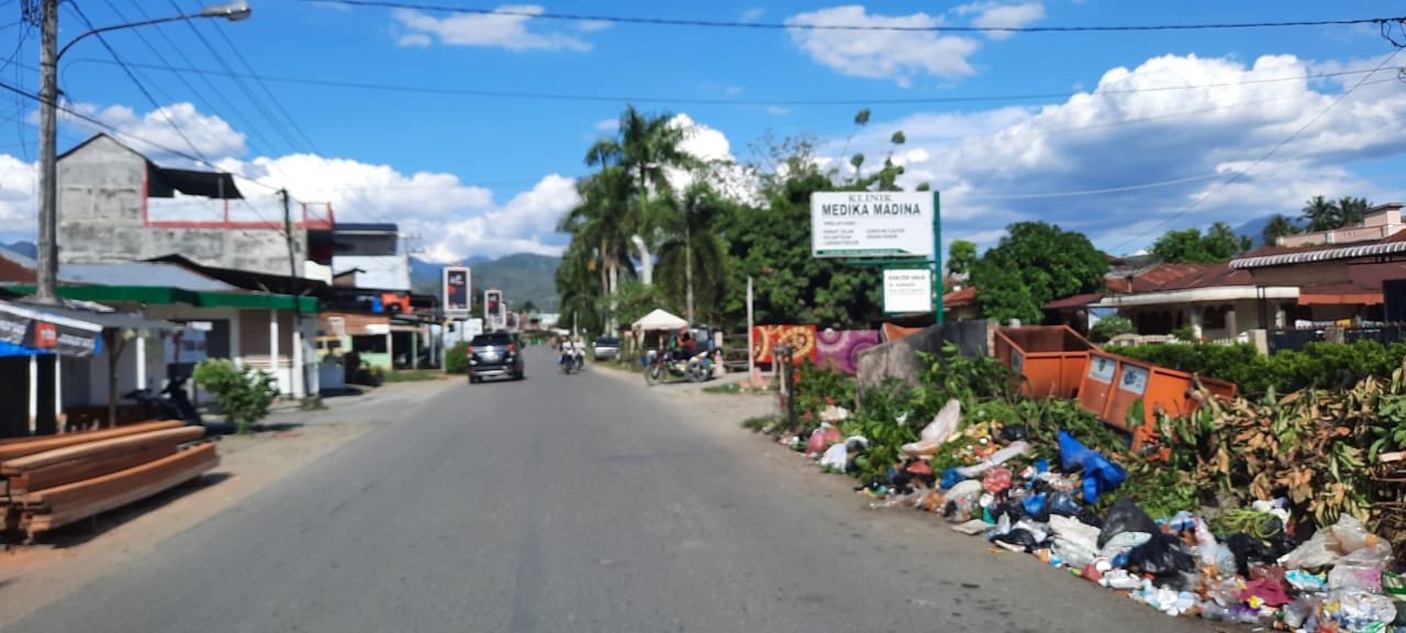 Menjelang HUT RI Ke – 77, Sampah Masih Menumpuk di Kota Panyabungan