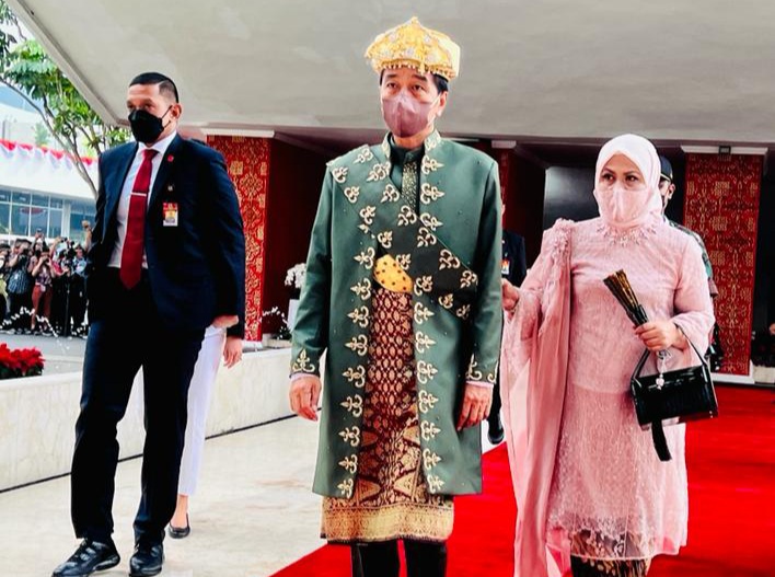 Presiden Jokowi Tiba di Gedung Nusantara, Berbaju Pakaian Asal Bangka Belitung