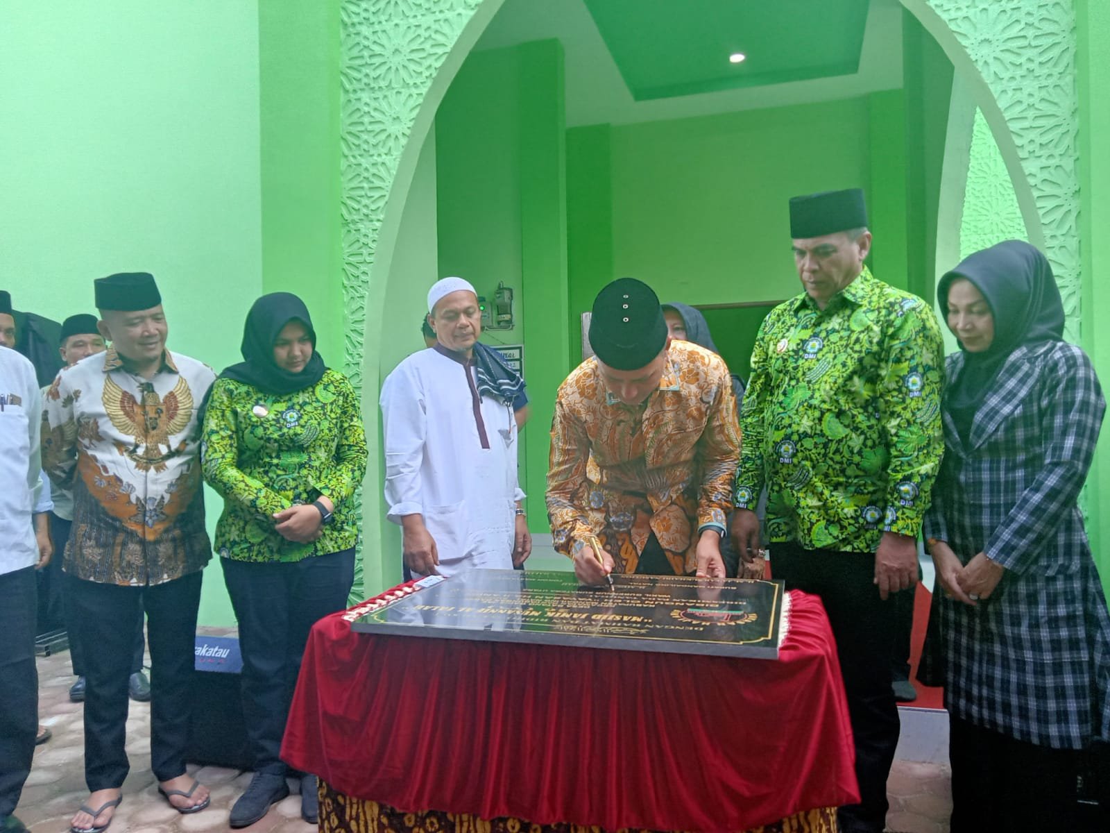 Wagubsu Resmikan Mesjid Jamik Musannifal Falah di Desa Batang Gadis Jae