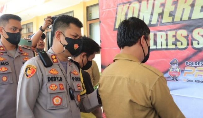 Polda Jabar Meringkus Oknum Kepala Desa Beserta Stafnya Yang Sedang Nyabu.