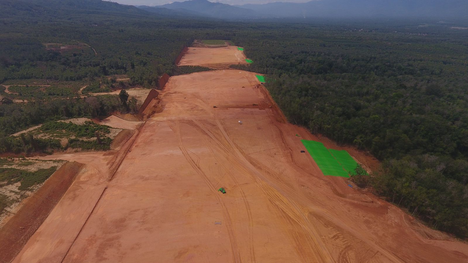 Progres Pematang Lahan dan Penguatan Lereng Bandara Mandailing Natal Sudah 89, 87 %