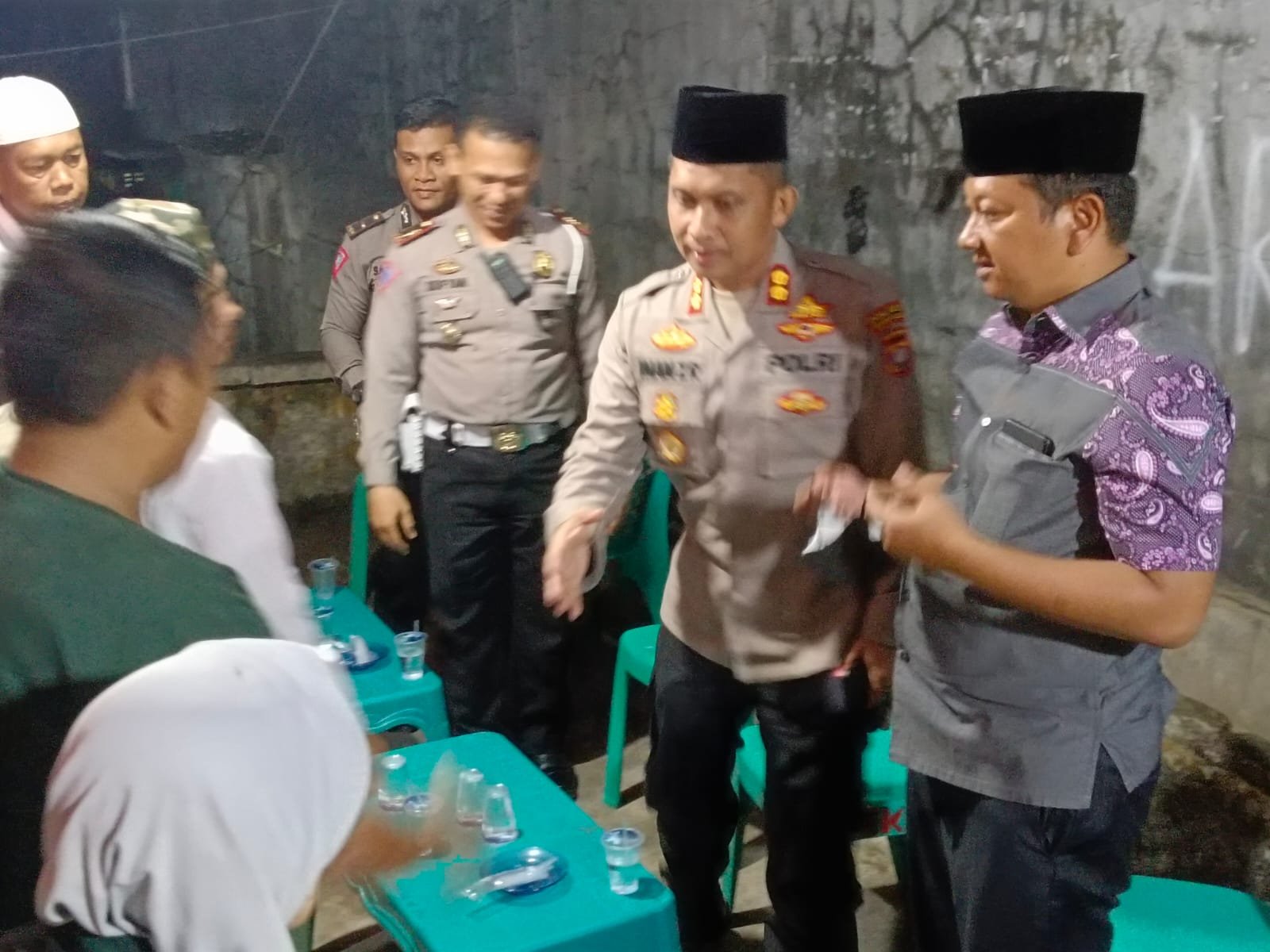 Melayat Korban Lakalantas,Kapolres Tapsel dan P.Sidimpuan Serahkan Santunan