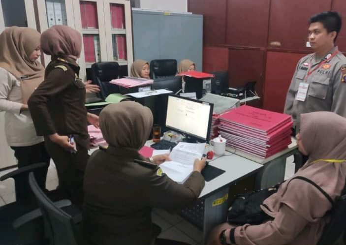 Reskrim Polres Padangsidimpuan Serahkan Tersangka dan Barang Bukti Ke Kejaksaan