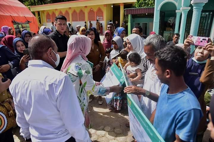 Gubsu Datang, Warga Bangkelang Serbu Bus  BKB Sumut