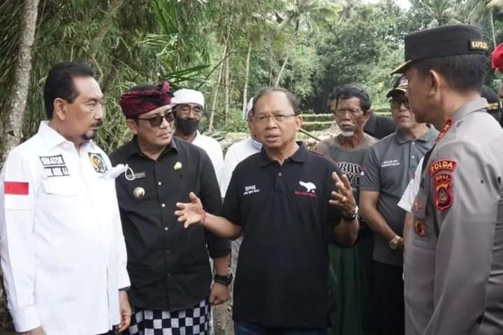 Gubernur dan TP.PKK Bali Tinjau Lokasi Yang Terdampak Bencana Alam di Tabanan
