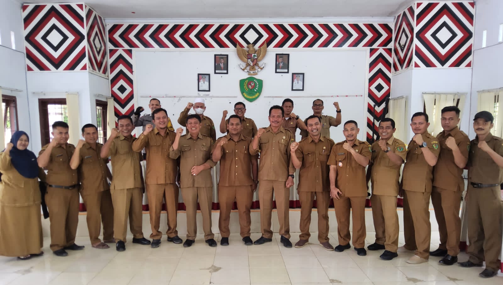 Camat Angkola Barat Ajak Aparatur Desa Optimalkan Kinerja