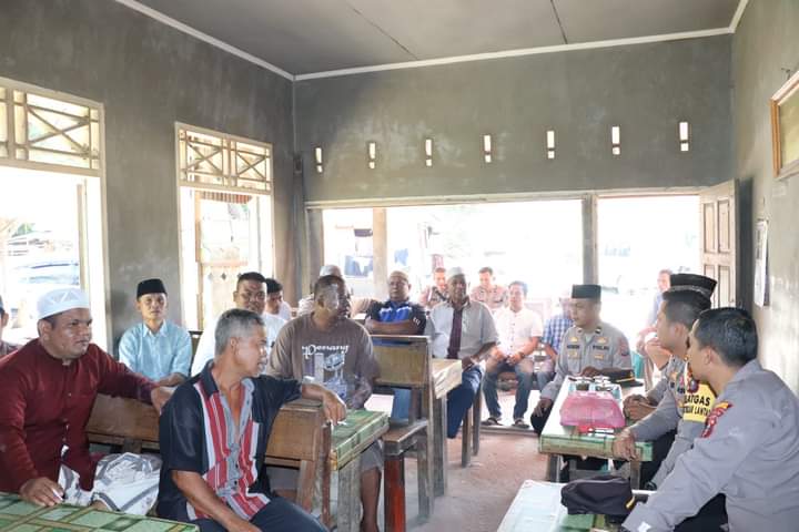 Narkoba, Supir Angkot Dibicarakan, Polres Madina ” Jum’at Curhat ” di Desa Pidoli Lombang