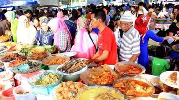 Ingin Mencoba Kuliner Minang? Datang Saja ke Pasar Pabukoan