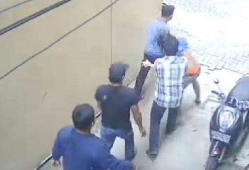 Viral Di Medsos, Pria Dihajar Sejumlah Preman di Medan Hingga Tewas