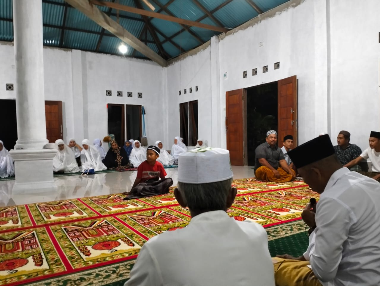 Diawali Shalat Magrib, Camat Ranto Baek Resmikan Pemakaian Musholla Al Akhyar Desa Manisak