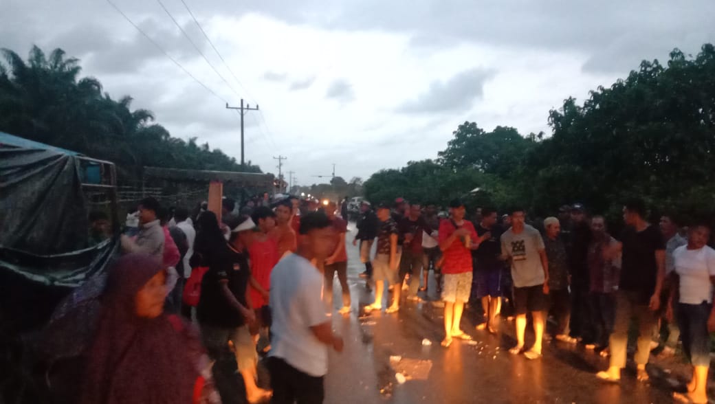 Breaking News !!!, Massa Portal PT RPR, Nginap Di Areal Kebun