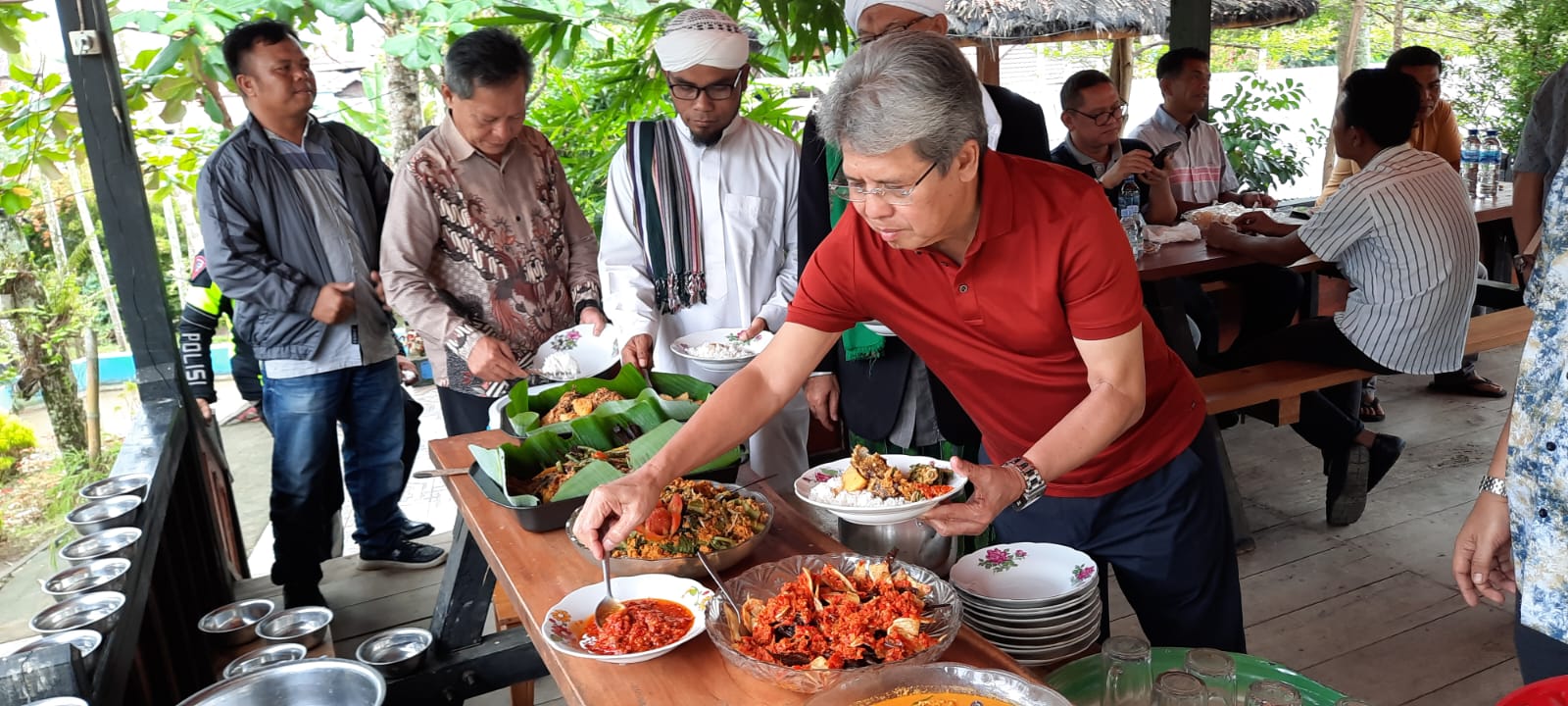 Disambut Sobir Lubis, Prof. Dr. Todung Mulya Lubis di Silangit KOI
