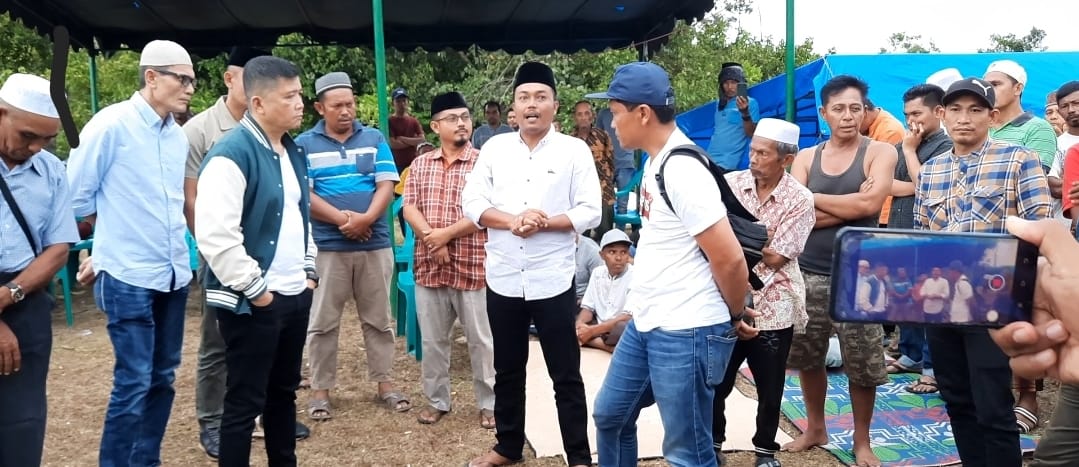 Untuk Memastikan Plasma, Ketua DPRD Madina Temui Warga Yang Demo di PT.Rendi Permata Raya